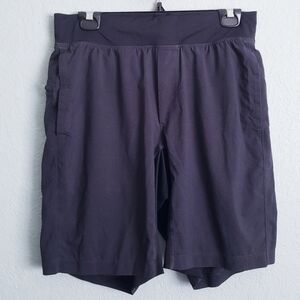 Lululemon Charcoal Gray Black Squiggle Line Shorts